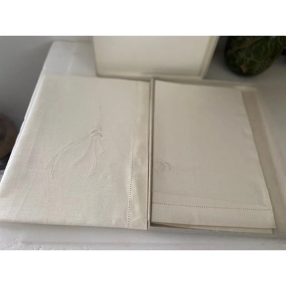 2 Vintage Donegal Pure Irish Linen‎ Cream Guest Towels Embroidered Original Box
